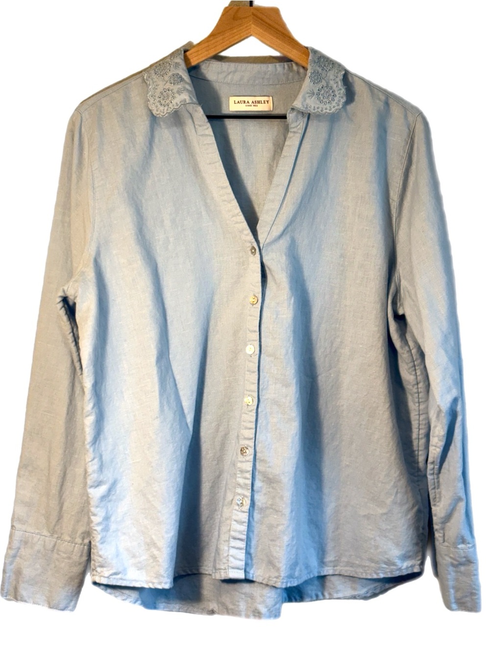 Linen Blend Light Blue V-Neck Button Down Shirt Eyelet Collar L Prairie Cottage